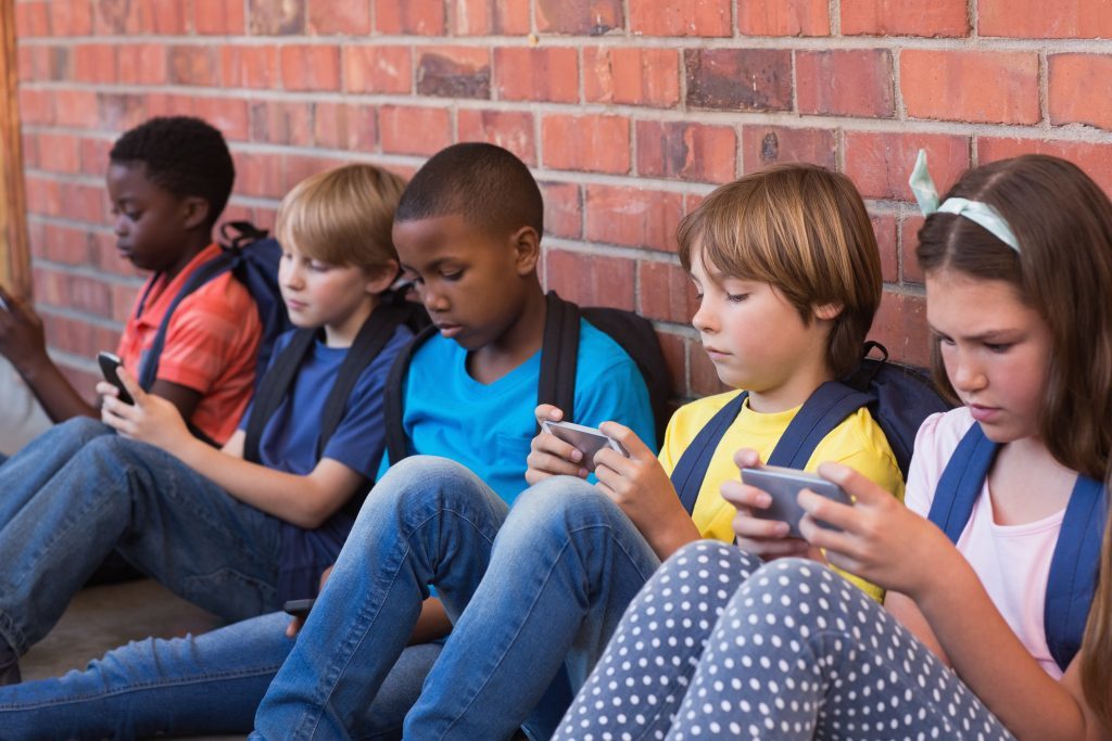 Children-and-Mobile-Technology-1024x683 Children-and-Mobile-Technology-1024x683